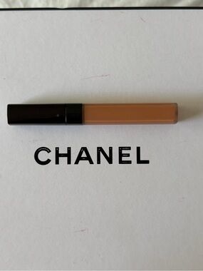 CHANEL corrector - Apricot
